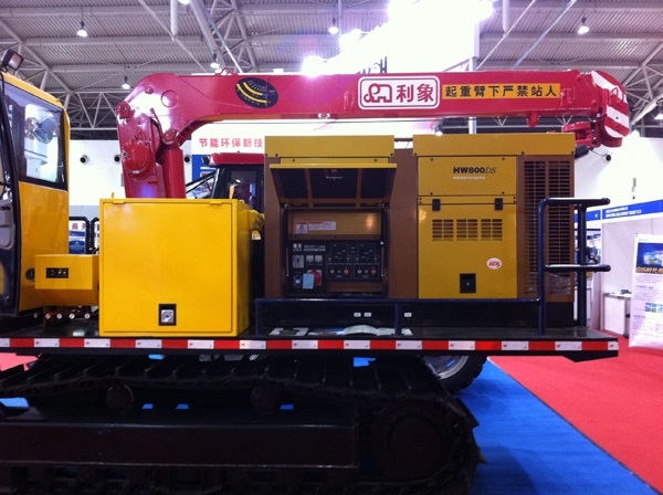 HW800T新型一体化履带式移动发电焊接工程车